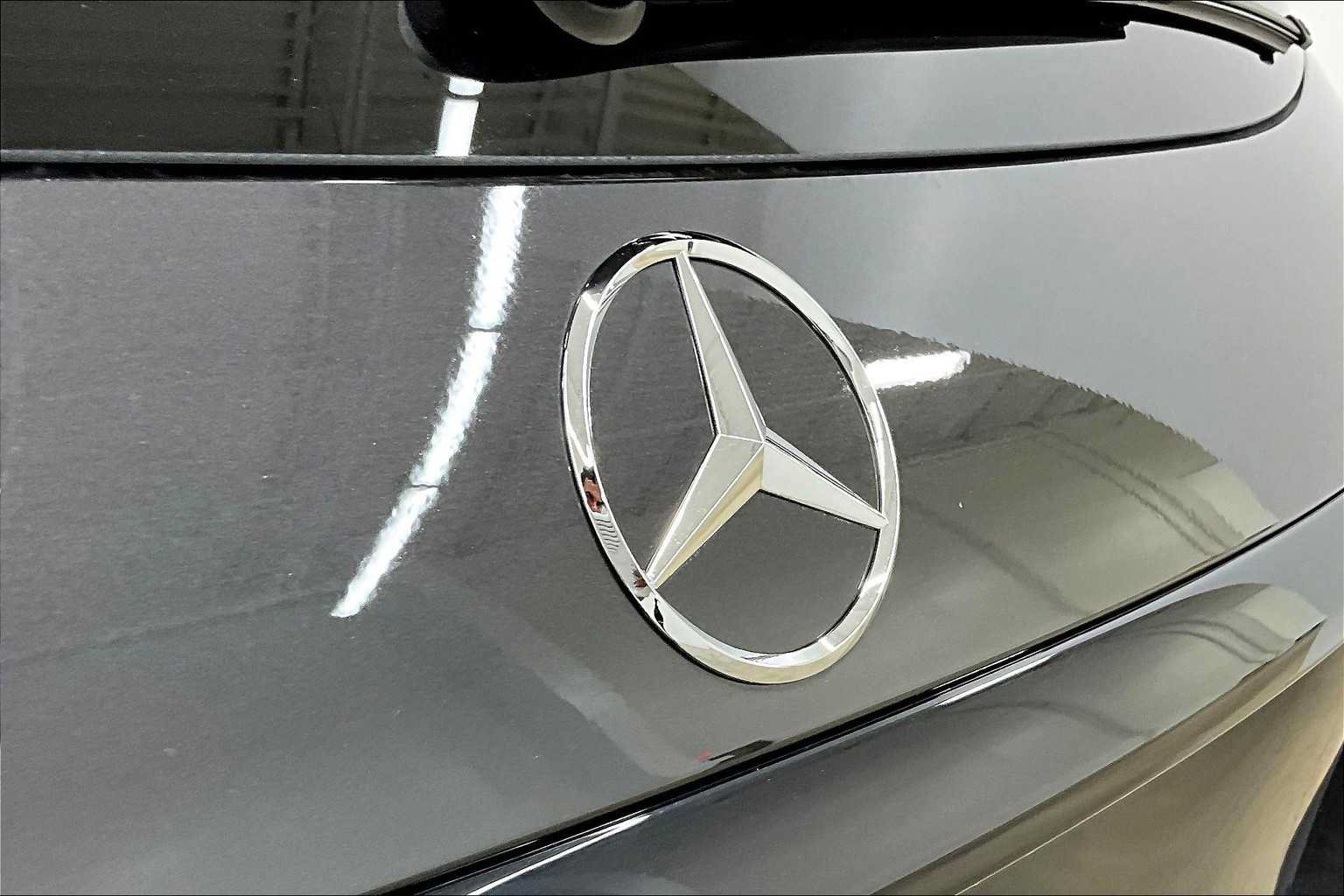 Used 2025 Mercedes-Benz GLC 300 4MATIC image 10