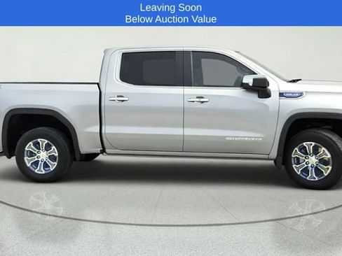 Used 2025 GMC Sierra 1500 SLT AWD/4WD image 7