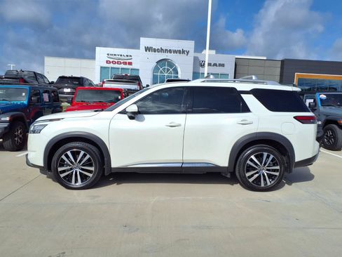 Used 2023 Nissan Pathfinder Platinum FWD image 9