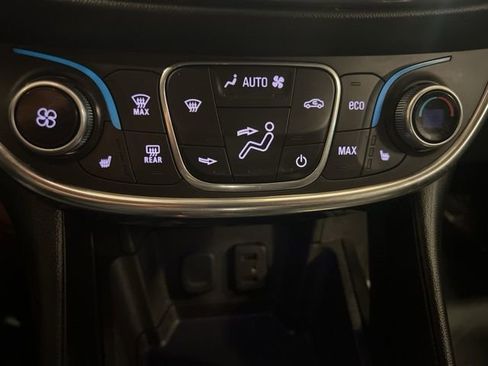 Used 2018 Chevrolet Volt Premier FWD image 32