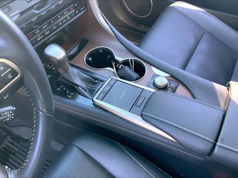 Used 2022 Lexus RX 350L Premium w/ Premium Package image 17