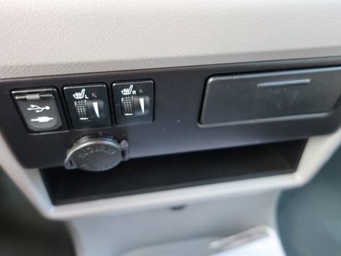 Used 2015 Toyota Sienna XLE Premium image 18