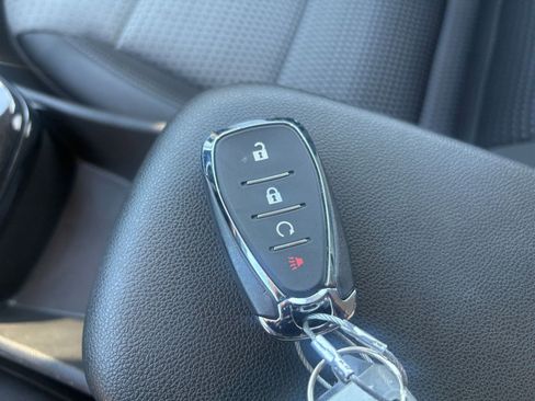 Used 2025 Chevrolet Trax LT w/ LT Convenience Package FWD image 21