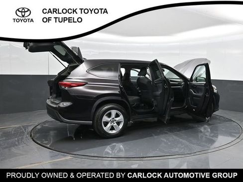 Used 2022 Toyota Highlander L image 47