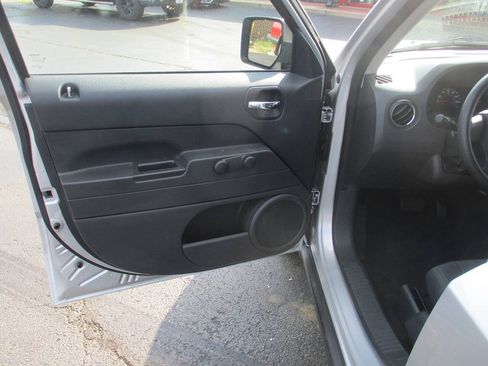 Used 2010 Jeep Patriot Sport FWD image 12