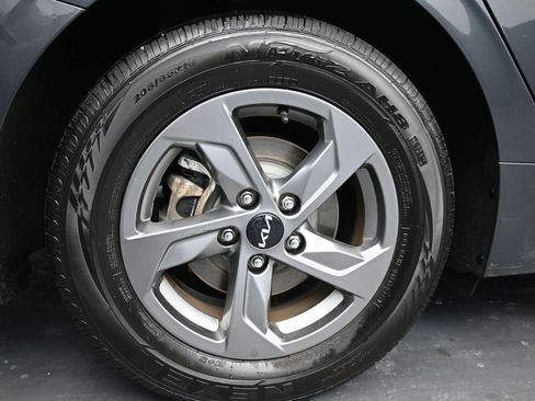 Used 2023 Kia K5 LXS image 10