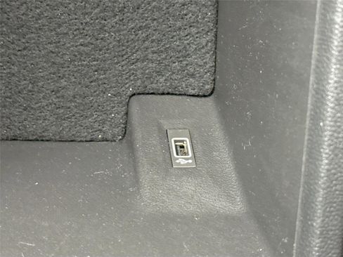 Used 2019 Volkswagen Atlas SE w/ Towing Package image 34