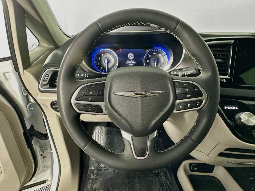 Certified 2024 Chrysler Pacifica Touring-L FWD image 18