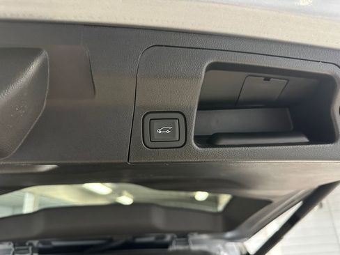 Certified 2023 GMC Acadia SLE w/ Driver Convenience Package image 24