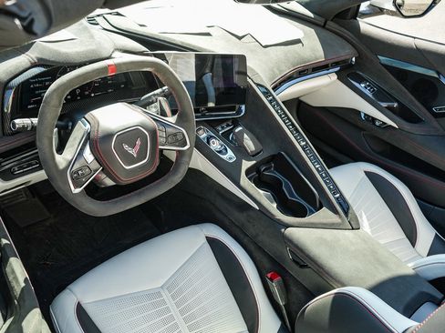 Used 2023 Chevrolet Corvette Stingray Premium Conv w/ Z51 Performance Package RWD image 16