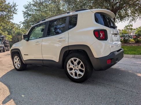 Used 2018 Jeep Renegade Latitude FWD image 5