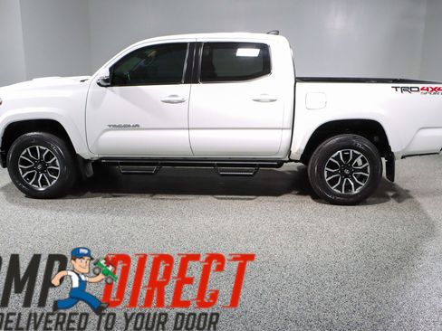 Used 2023 Toyota Tacoma TRD Sport AWD/4WD image 10