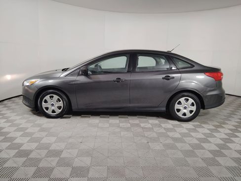 Used 2017 Ford Focus S image 2