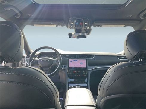 New 2025 Jeep Grand Cherokee L Limited w/ Luxury Tech Group II image 14