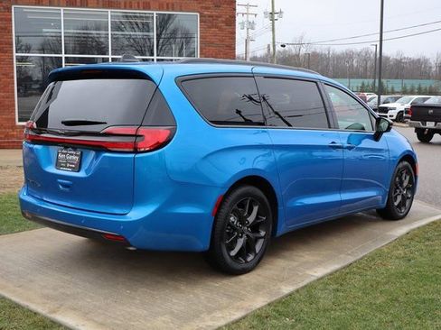 New 2026 Chrysler Pacifica Select w/ S Appearance Package FWD image 34