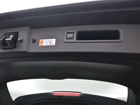 Certified 2025 Toyota Highlander LE image 32