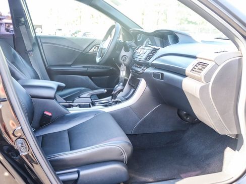 Used 2017 Honda Accord Sport image 20