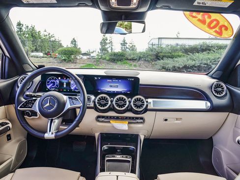 Used 2025 Mercedes-Benz EQB 250+ image 15