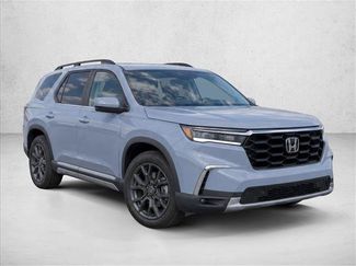 Used 2025 Honda Pilot Touring video 3