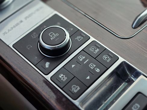 Used 2017 Land Rover Range Rover Long Wheelbase Supercharged image 38