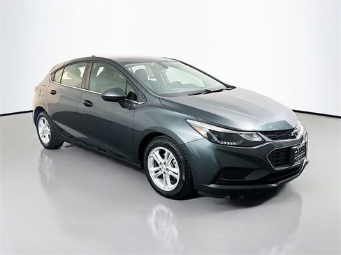 Used 2018 Chevrolet Cruze LT image 1
