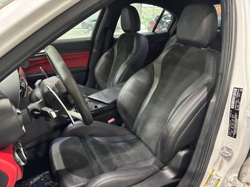 Used 2017 Alfa Romeo Giulia Quadrifoglio image 14