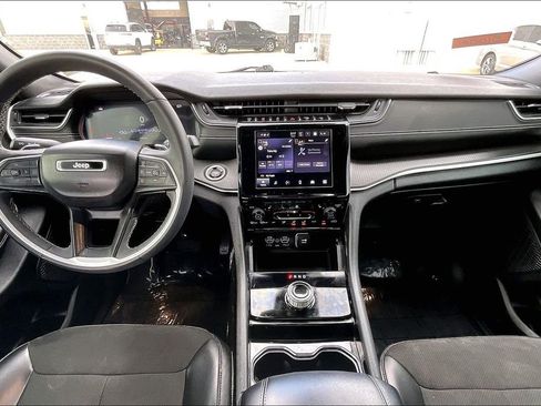 Used 2023 Jeep Grand Cherokee L Laredo image 14