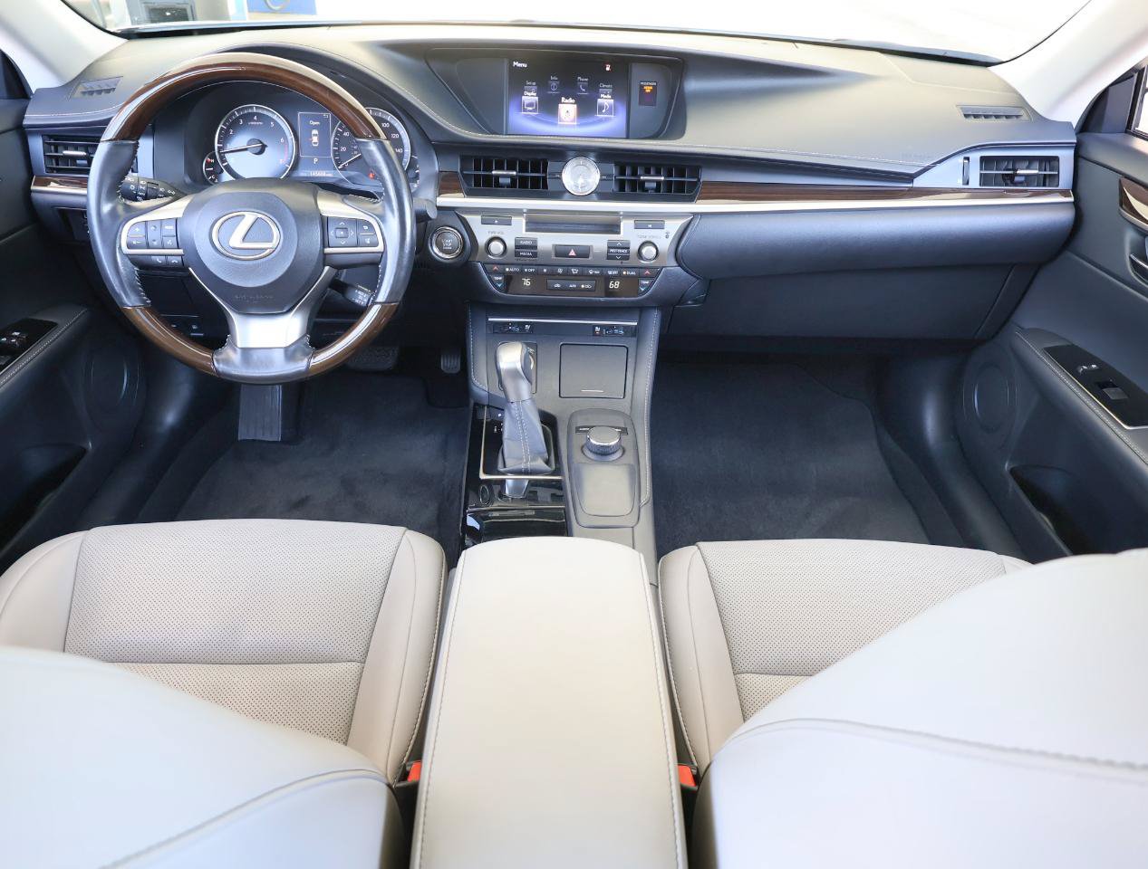 Used 2016 Lexus ES 350 w/ Premium Package w/Wood Trim FWD image 16