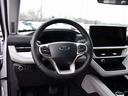 Used 2026 Ford Explorer Active w/ Active Comfort Package image 12