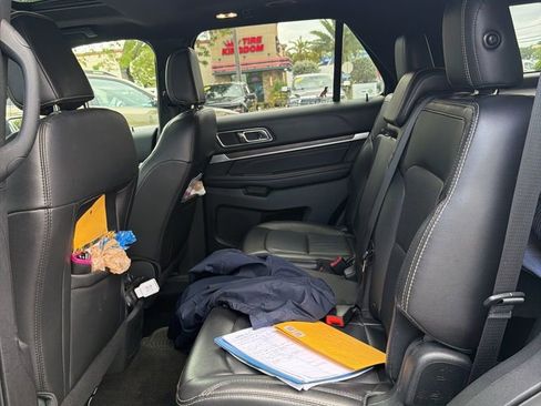 Used 2018 Ford Explorer Limited image 11