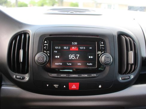 Used 2017 FIAT 500L Pop image 21