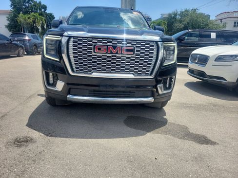 Used 2023 GMC Yukon XL Denali AWD/4WD image 3