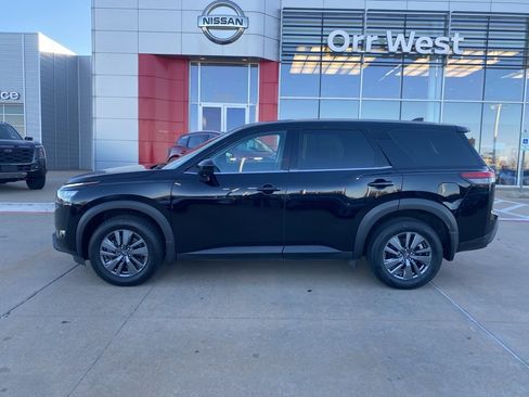 Used 2024 Nissan Pathfinder S image 2