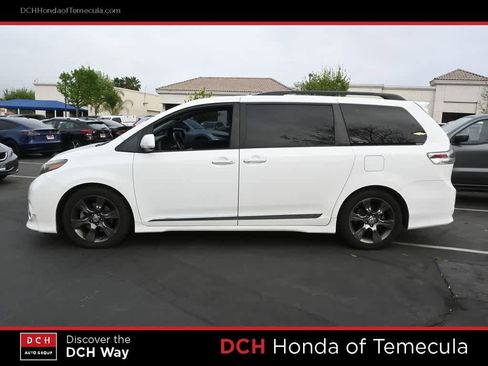 Used 2016 Toyota Sienna SE Premium image 4