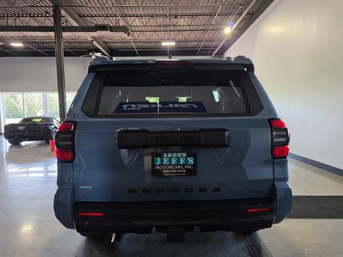 Used 2025 Toyota 4Runner SR5 AWD/4WD image 5
