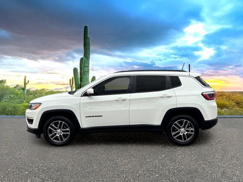 Used 2018 Jeep Compass Latitude w/ Popular Equipment Group FWD image 3