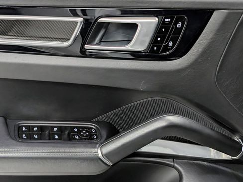 Used 2020 Porsche Cayenne Turbo image 13