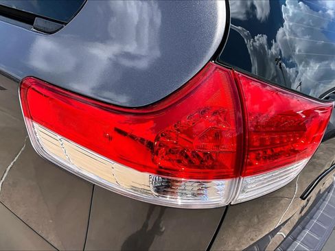 Used 2013 Toyota Sienna L FWD image 24
