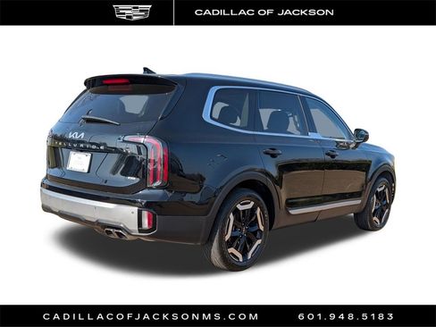 Used 2024 Kia Telluride EX w/ EX Captain's Chair Package image 4
