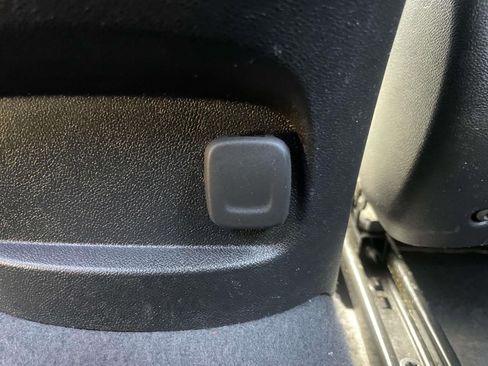 Used 2025 Chevrolet Malibu LT FWD image 9
