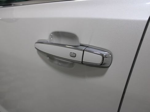 Used 2021 GMC Acadia Denali w/ Denali Technology Package AWD/4WD image 17