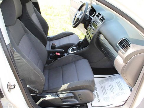 Used 2011 Volkswagen Golf 4-Door FWD image 40