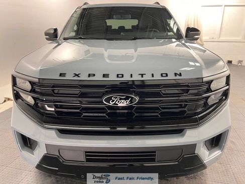 New 2026 Ford Expedition Max Platinum w/ Stealth Appearance Package AWD/4WD image 3