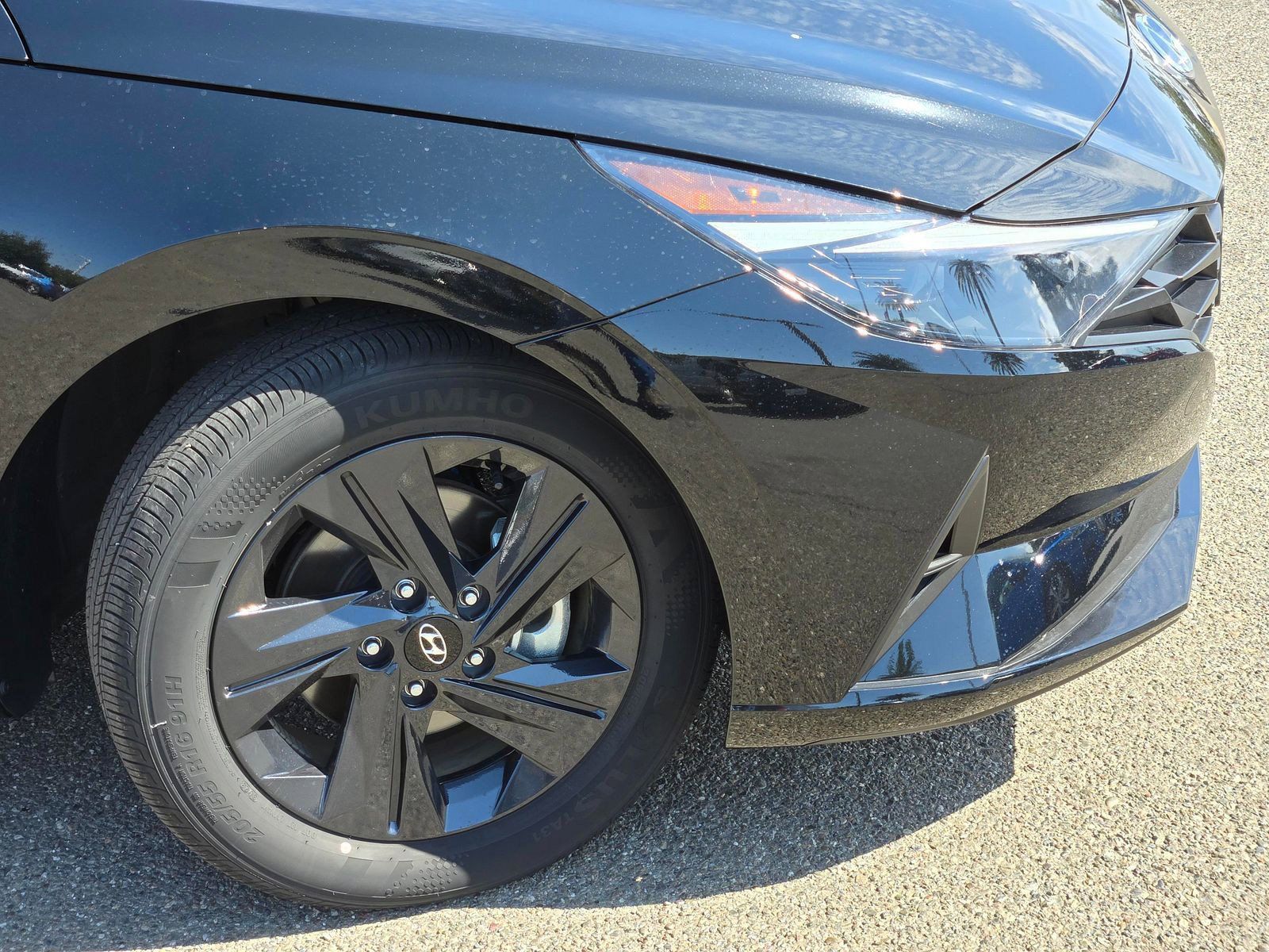 Certified 2023 Hyundai Elantra Blue FWD image 3