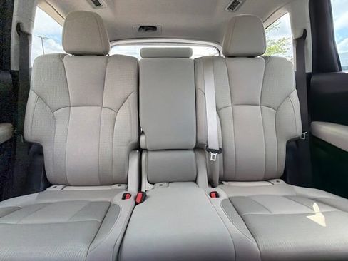 Used 2021 Subaru Ascent Premium w/ Convenience Package AWD/4WD image 31