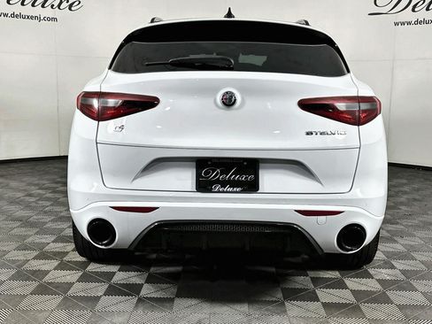 Used 2023 Alfa Romeo Stelvio Veloce AWD/4WD image 5