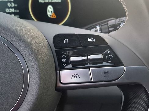 Used 2025 Hyundai Elantra SEL image 28