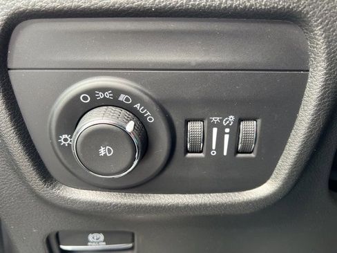 Certified 2025 Jeep Grand Cherokee Limited w/ Black Appearance Package image 21