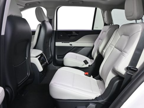 New 2026 Lincoln Aviator AWD image 22