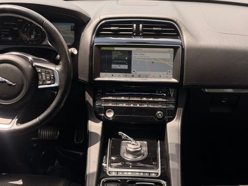 Used 2019 Jaguar F-PACE Prestige AWD/4WD image 27